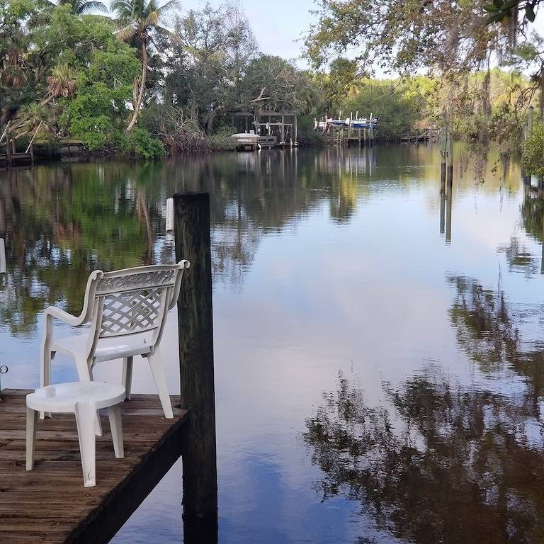 Treetops Private gemütliche ruhige Hütte / Imperial River w / Dock, Wildtiere, Kajaks in Bonita Springs, Southwest Florida