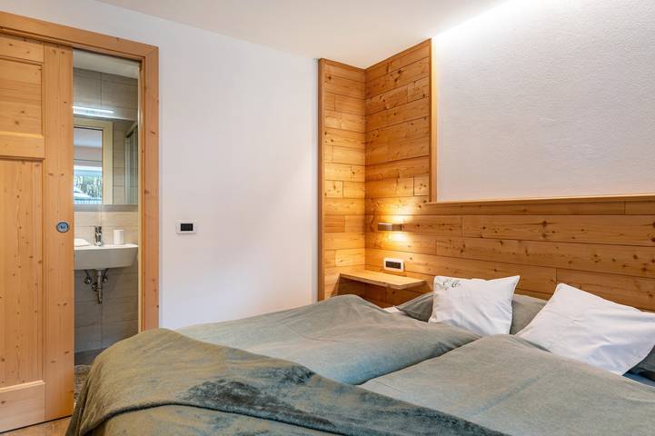 Entire apartment, Apartment 'Ciasa Majonade Pozza Di Fassa Tipo1' with Mountain View, Private Terrace and Wi-Fi in Pozza di Fassa, San Giovanni di Fassa