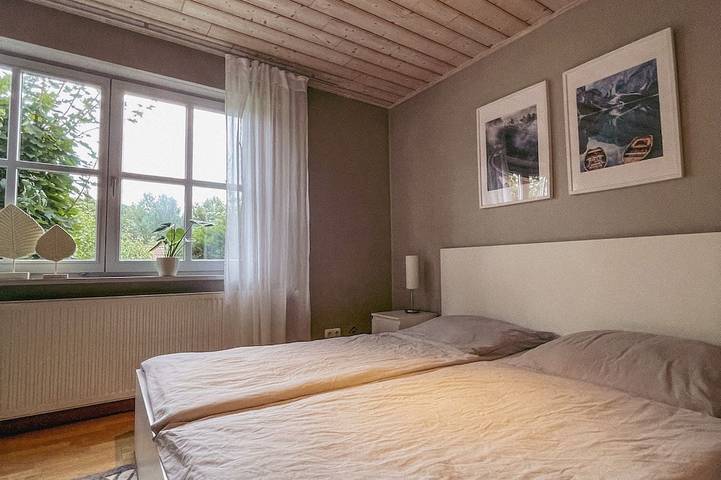 Ganze Wohnung, Schöne Ferienwohnung in ruhiger Lage mit Blick ins Grüne in Weißenbrunn, Oberfranken
