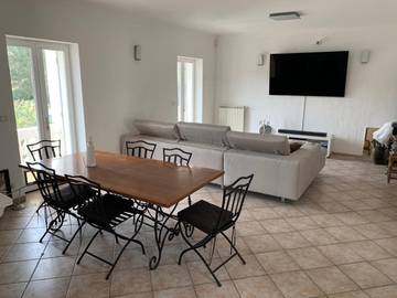 Gîte pour 6 personnes, avec jardin ainsi que piscine et jacuzzi à Contes