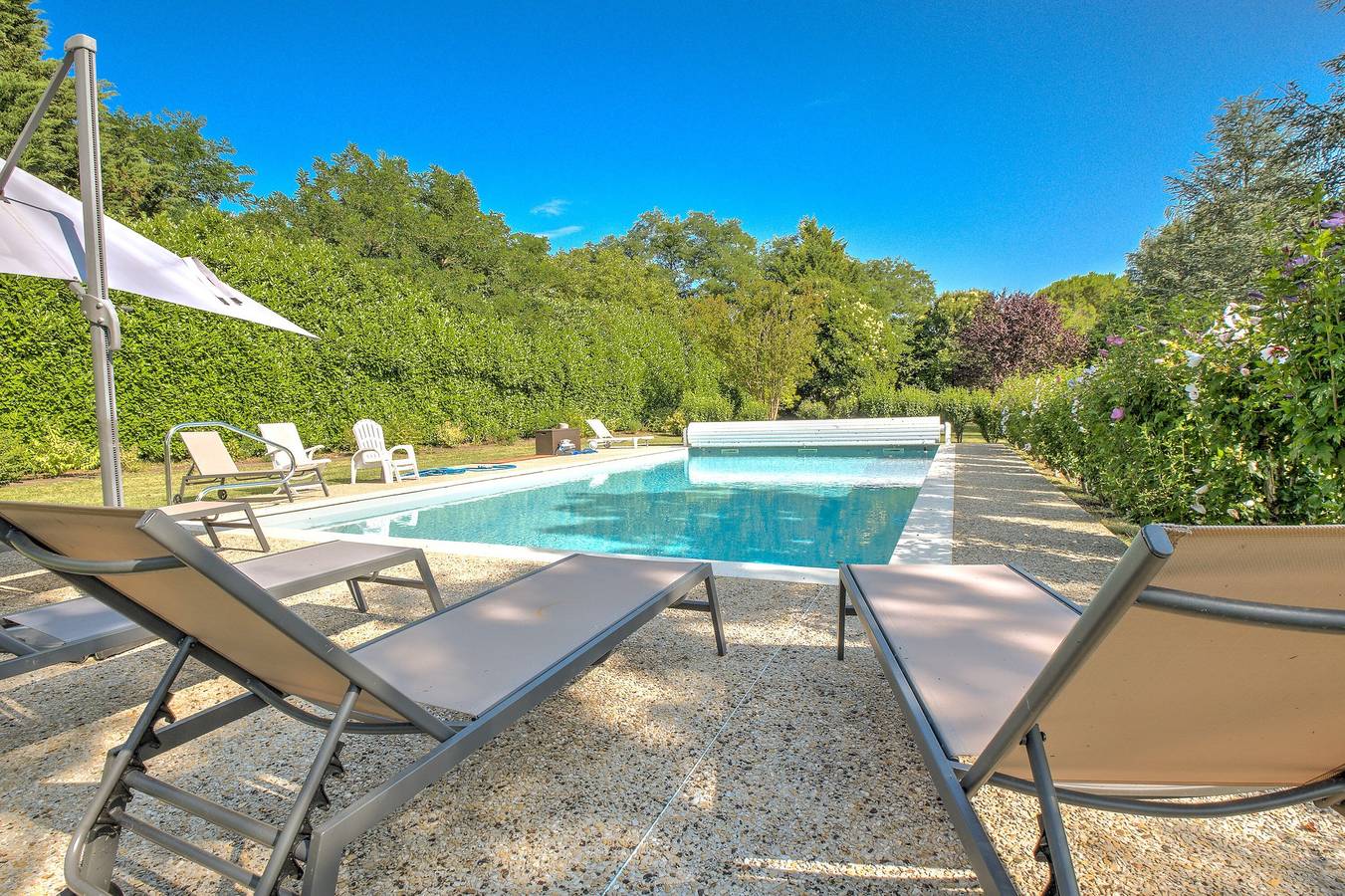 Holiday Home 'Le Puy Bellevue' with Private Pool, Private Terrace and Wi-Fi in Ribérac, Périgord Vert