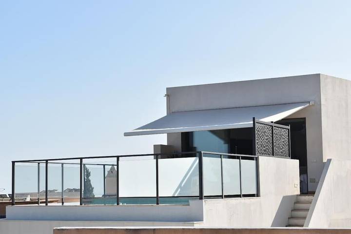 Chalet para 7 personas, con jardín además de vistas y piscina en Sierramar