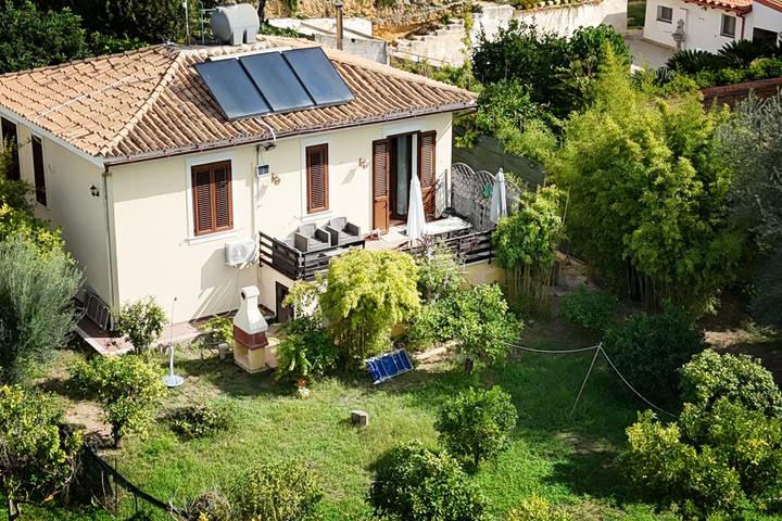 Log cabin for 5 people, with Balcony and Garden in 
