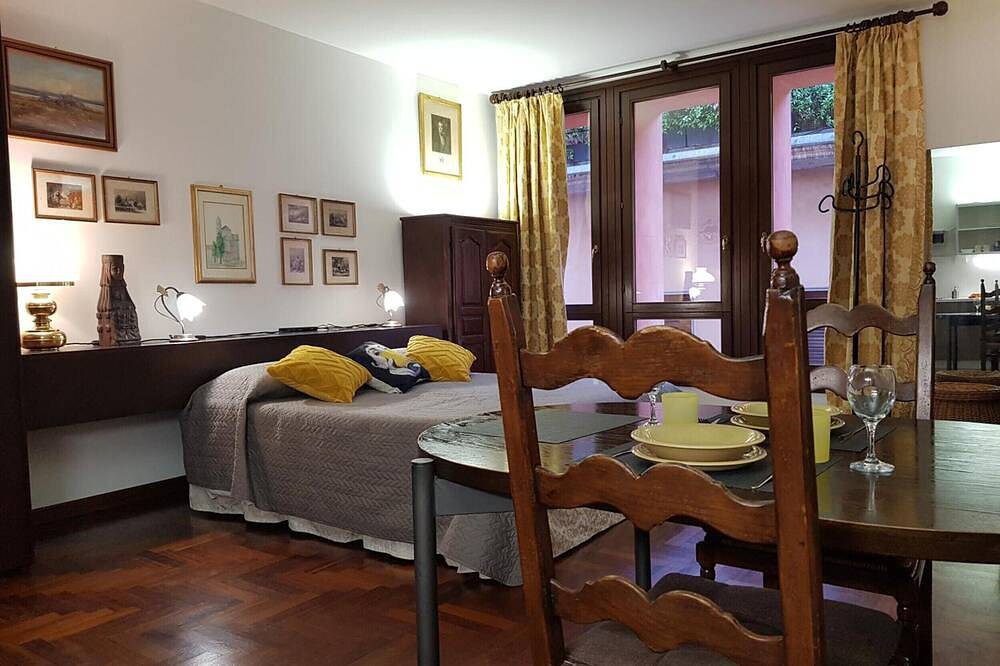 Apartamento entero, Estudio 'Otelia' con Wi-Fi y Aire Acondicionado in Cremona, Provincia de Cremona