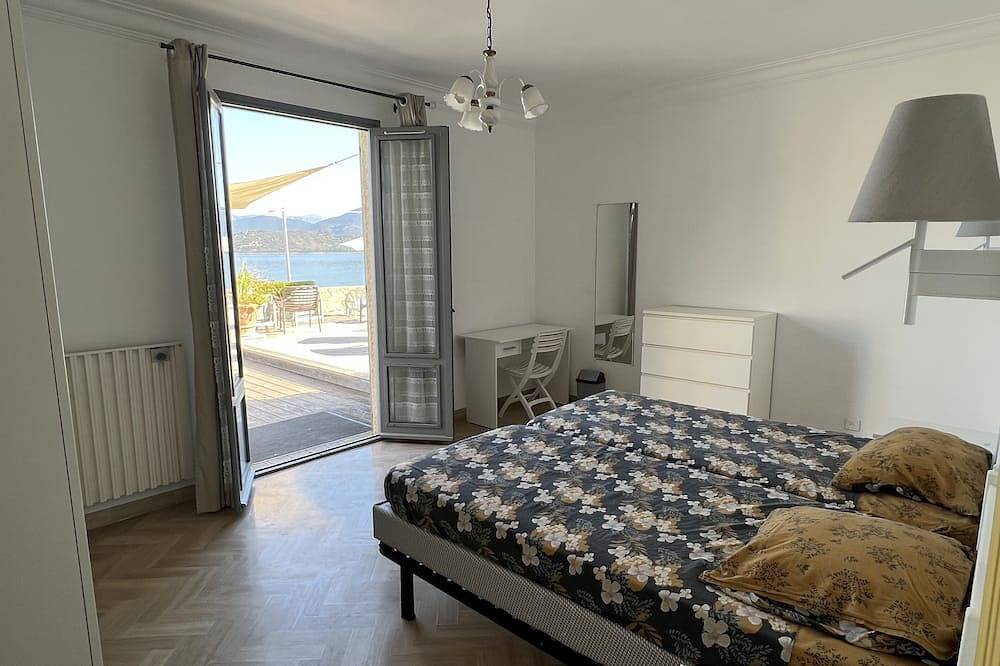 'Pies en el agua' Villa in Calcatoggio, Region de Ajaccio
