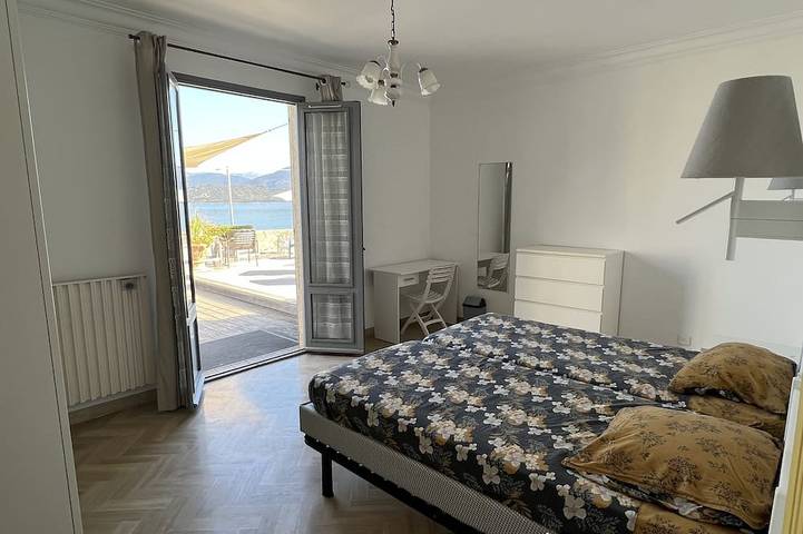 Villa 'Füsse im Wasser' in Calcatoggio, Golfe de Sagone