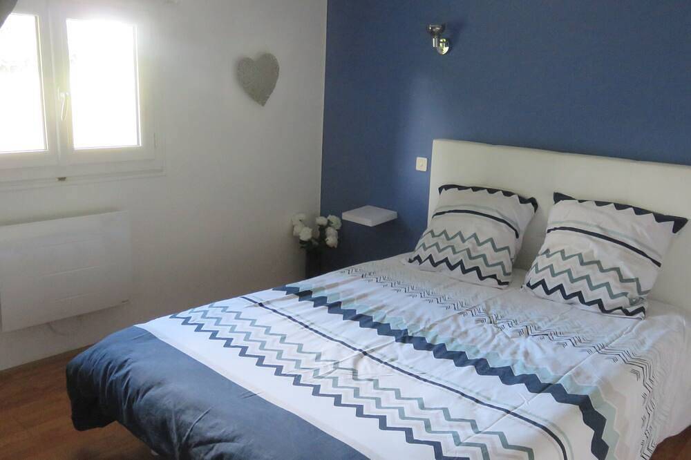 Location 8 personnes avec piscine chauffée 10mx5m in Latronche, Région de Tulle