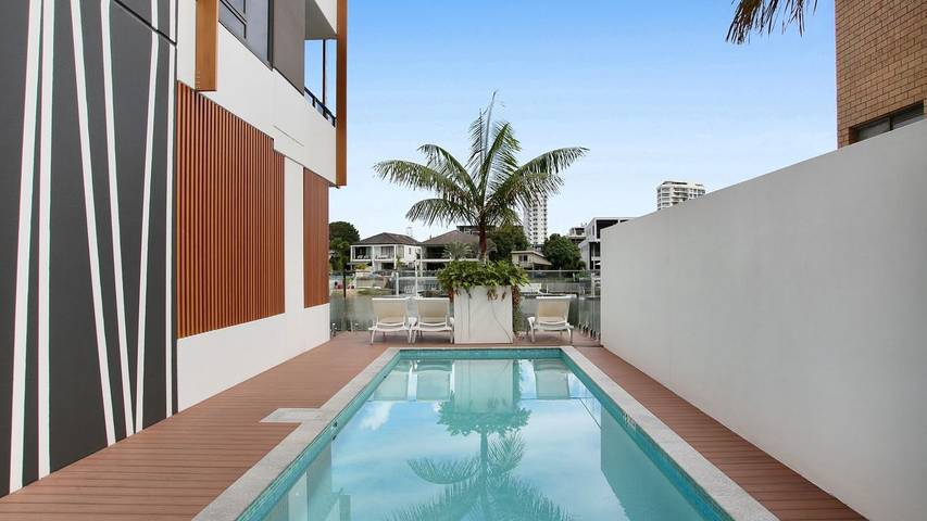 Holiday letting for 4 people, with balcony/terrace and pool, with pets in Surfers Paradise