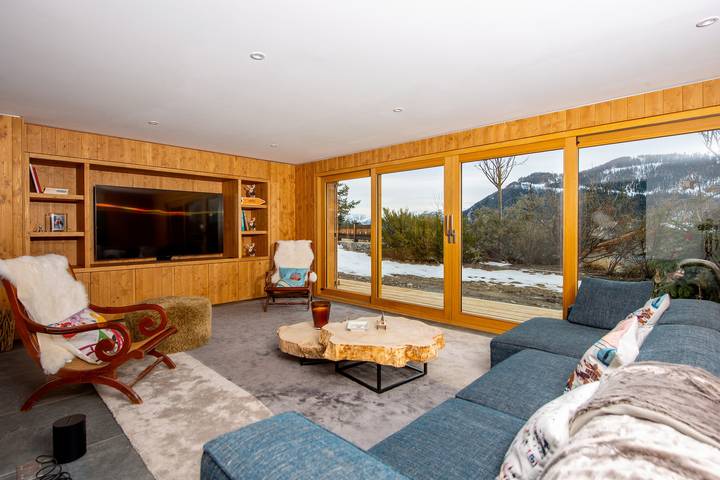 Location de vacances pour 11 personnes, avec piscine ainsi que jardin et sauna dans Auron - 4