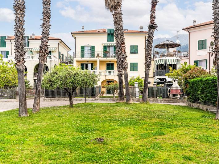 Ferienwohnung für 4 Personen, mit Garten und Kinderpool sowie Terrasse