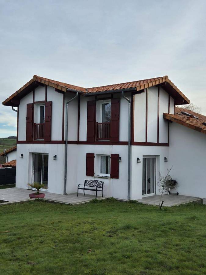 Location de vacances pour 6 personnes, avec jardin ainsi que terrasse et vue à Bardos - 2