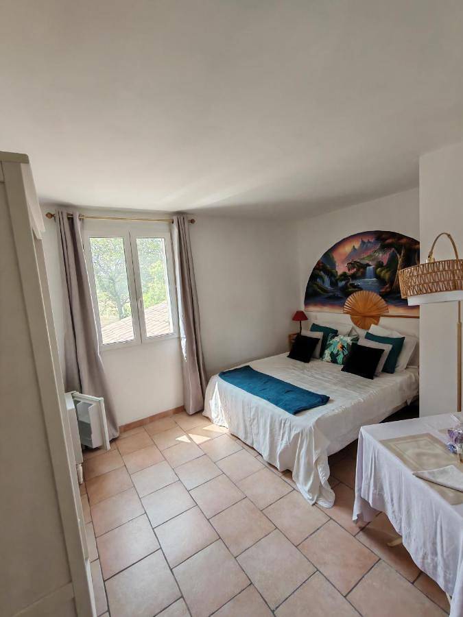 Chambre d’hôte pour 2 personnes, avec Terrasse ainsi que Jardin et Vue