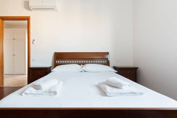 Ganze Wohnung, Cozy 50m2 apartment, perfect for 4 people, located on the 5th floor of a building with lift just 500m from Parco Nord, the largest green area in Milan!At 500m there is the Bruzzano-Parco Nord stop of the S2/S4 suburban train which in just a few stops t in Mailand, Mailand Provinz