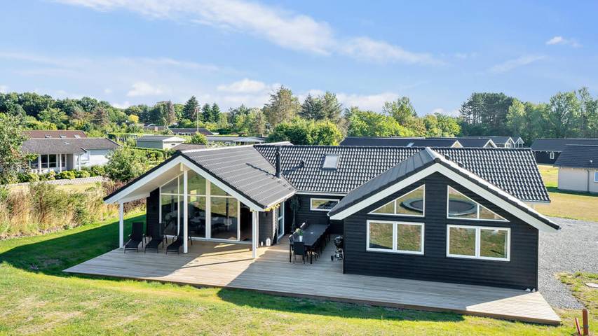 Ferienhaus für 14 Personen, mit Garten und Sauna sowie Terrasse