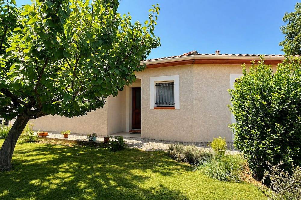 A Gem in Rabastens: A Single-Story Home with a Pool in Rabastens, Región de Albi