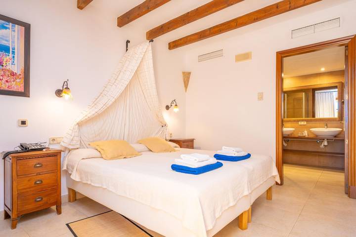 Finca für 2 Personen, mit Pool und Terrasse in Cala Mondrago