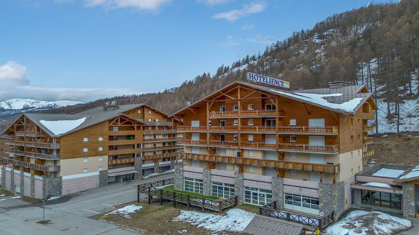 Entire apartment, C. du Verdon N°2503 in La Foux d'Allos, Allos