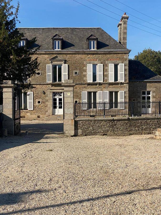 Gîte pour 21 personnes, avec jardin et terrasse ainsi que sauna et jacuzzi à Saint-Cyr-en-Pail