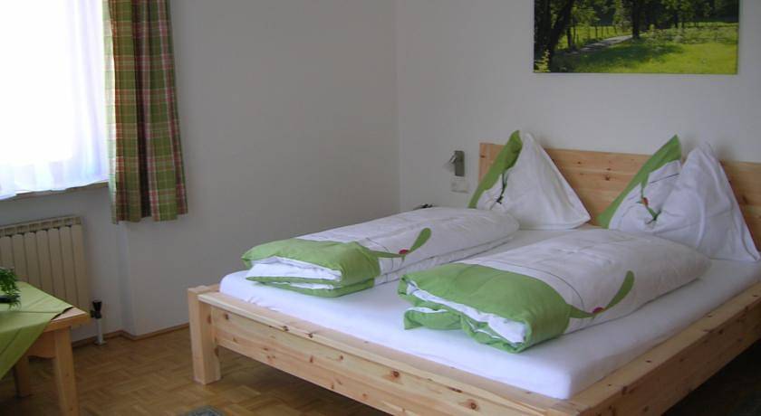 Dreibettzimmer, Dusche, Wc, Kurzaufenthalt in Salzkammergut-Berge, Kuchl