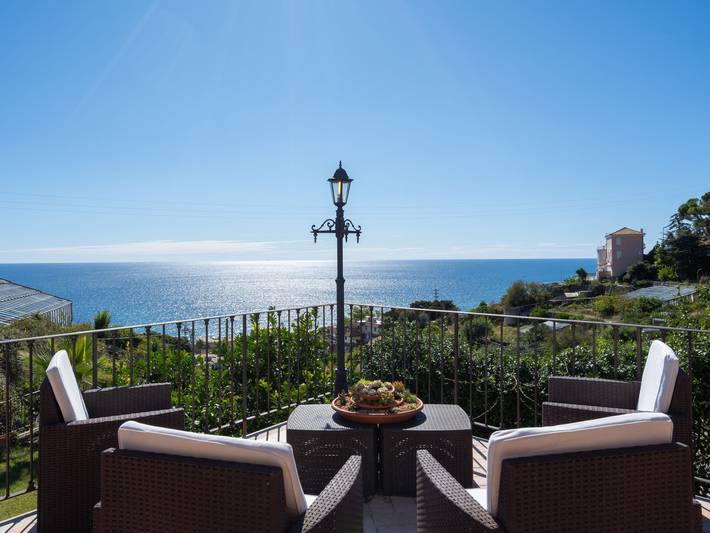 Ferienwohnung für 4 Personen, mit Terrasse und Garten in San Remo - 2