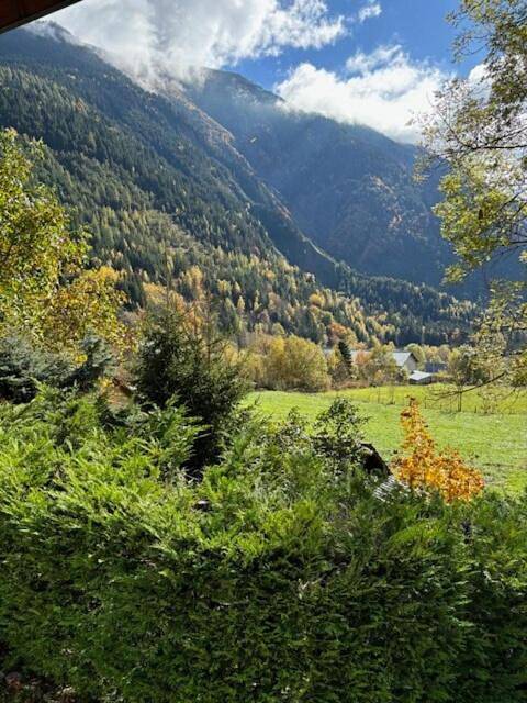 Location de vacances pour 16 personnes, avec vue et jardin à Chantelouve - 3