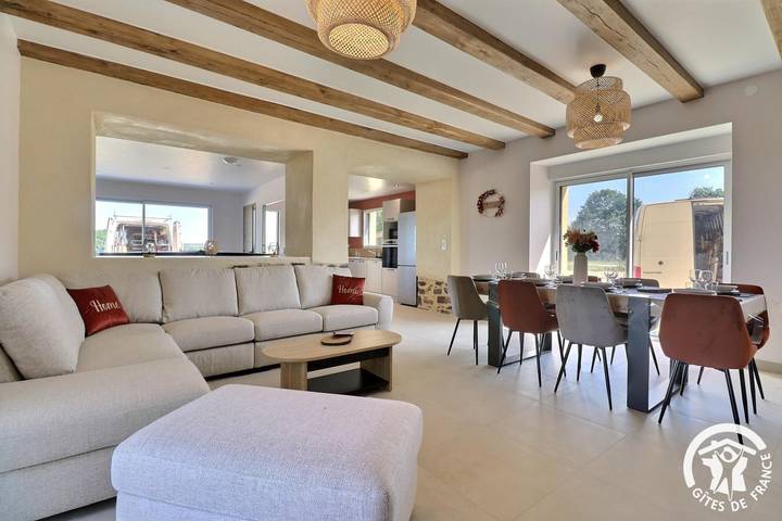 Gîte pour 8 personnes, avec terrasse ainsi que jardin et jacuzzi à Montfort-sur-Meu - 4