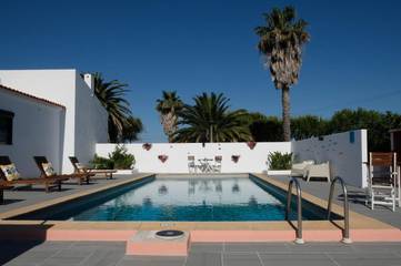 Maison d’hôte pour 2 personnes, avec piscine ainsi que vue et jardin dans Odiáxere