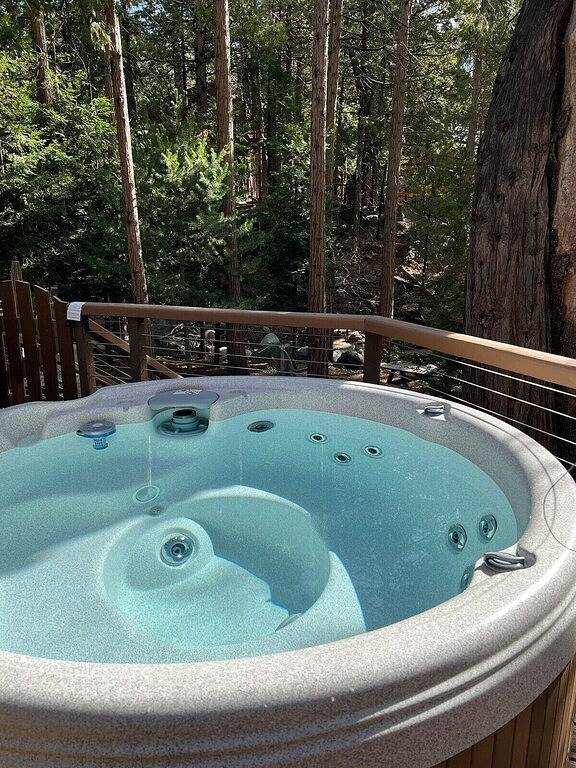 Vacation rental for 8 people, with terrace and yard as well as hot tub in Idyllwild