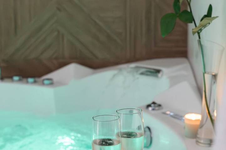 Holiday home for 2 people, with terrace and garden as well as hot tub - 1