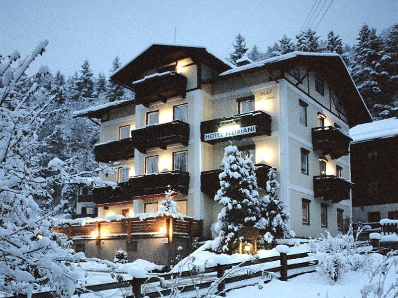 Hotel garni Floriani - double room no.2, no.4, no.6, no.8 with shower and toilet, balcony in Göllstock, Berchtesgaden