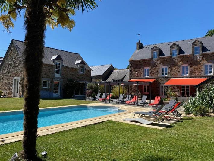 Chambre d’hôte pour 3 personnes, avec terrasse ainsi que jardin et piscine