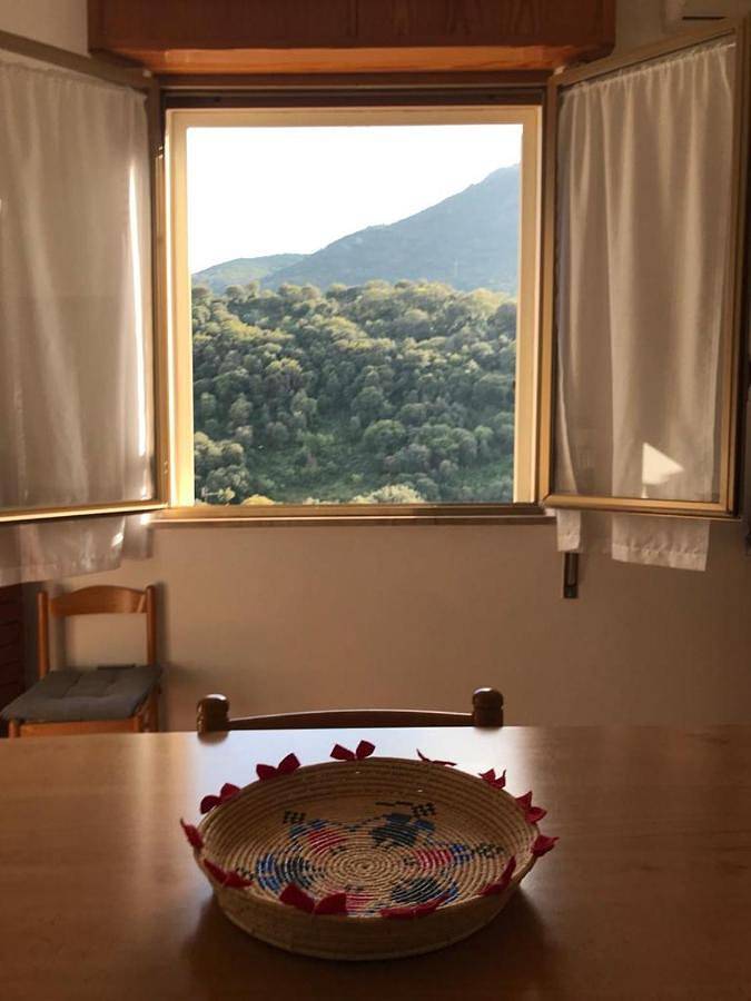 Location de vacances pour 5 personnes, avec jardin ainsi que vue et balcon à Fluminimaggiore - 4