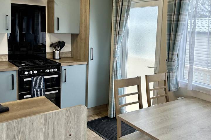 Cottage for 8 people, with pool and terrace, child-friendly in Torbay