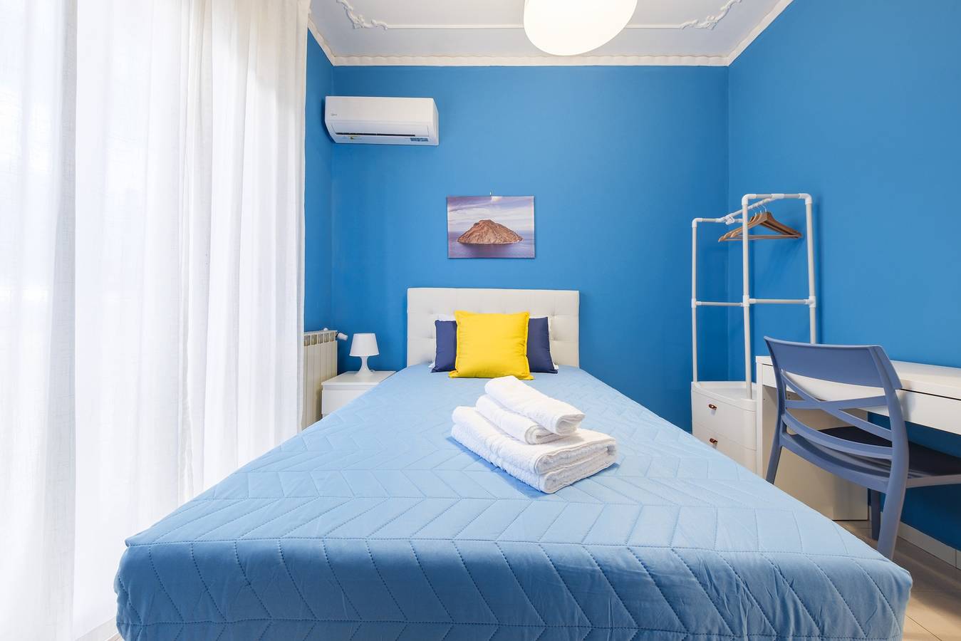 Room 'Alicudi' with Sea View, Wi-Fi and Air Conditioning in Pace del Mela, Messina Province