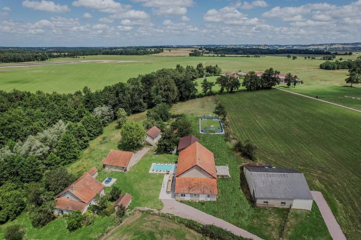 Ferienhaus für 45 Personen, mit Garten in Allier