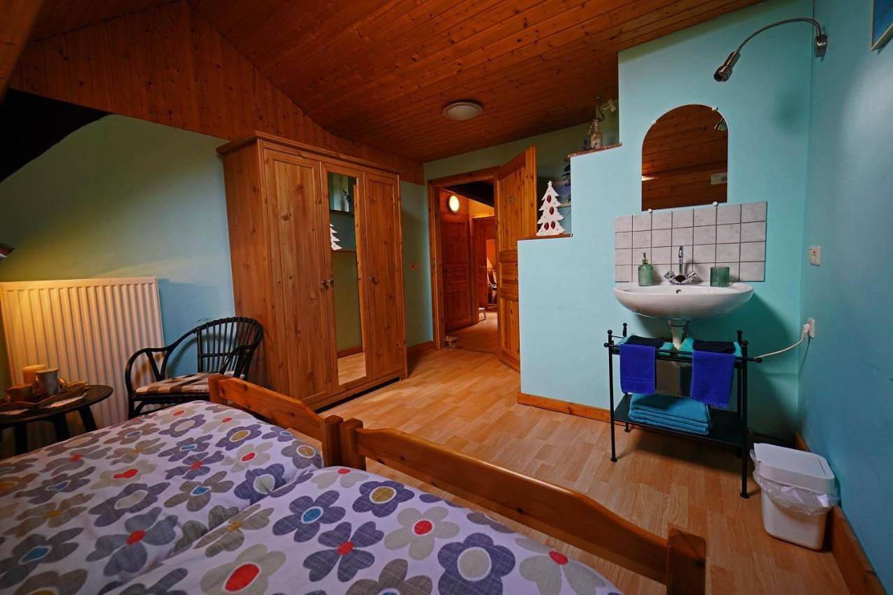 Standard Twin Room with Shared Bathroom in Luxembourg