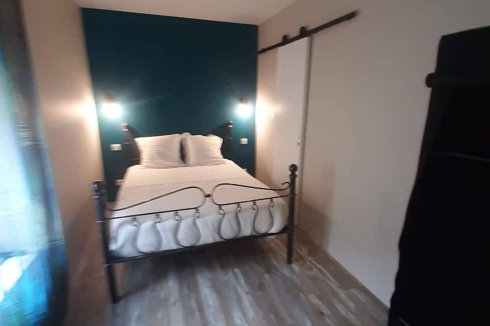 Entire apartment, \"Les Iris\" Apt 107, T2 Cosy, 30 m2, 1 bedroom with Tv in Bourg-Saint-Andéol, Privas