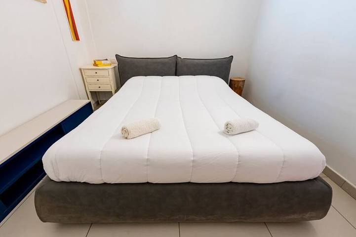 Ganze Wohnung, Guesthost - A comfortable and welcoming 64 square meters apartment, perfect for four people, located on the ground floor of a renovated period villa with a private entrance.The property is located in Alba Adriatica, a town famous for its long sandy beach in Alba Adriatica, Adriaküste Abruzzen