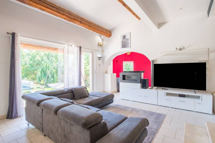 Location de vacances pour 8 personnes, avec terrasse ainsi que jardin et piscine, animaux acceptés à Grignan - 4