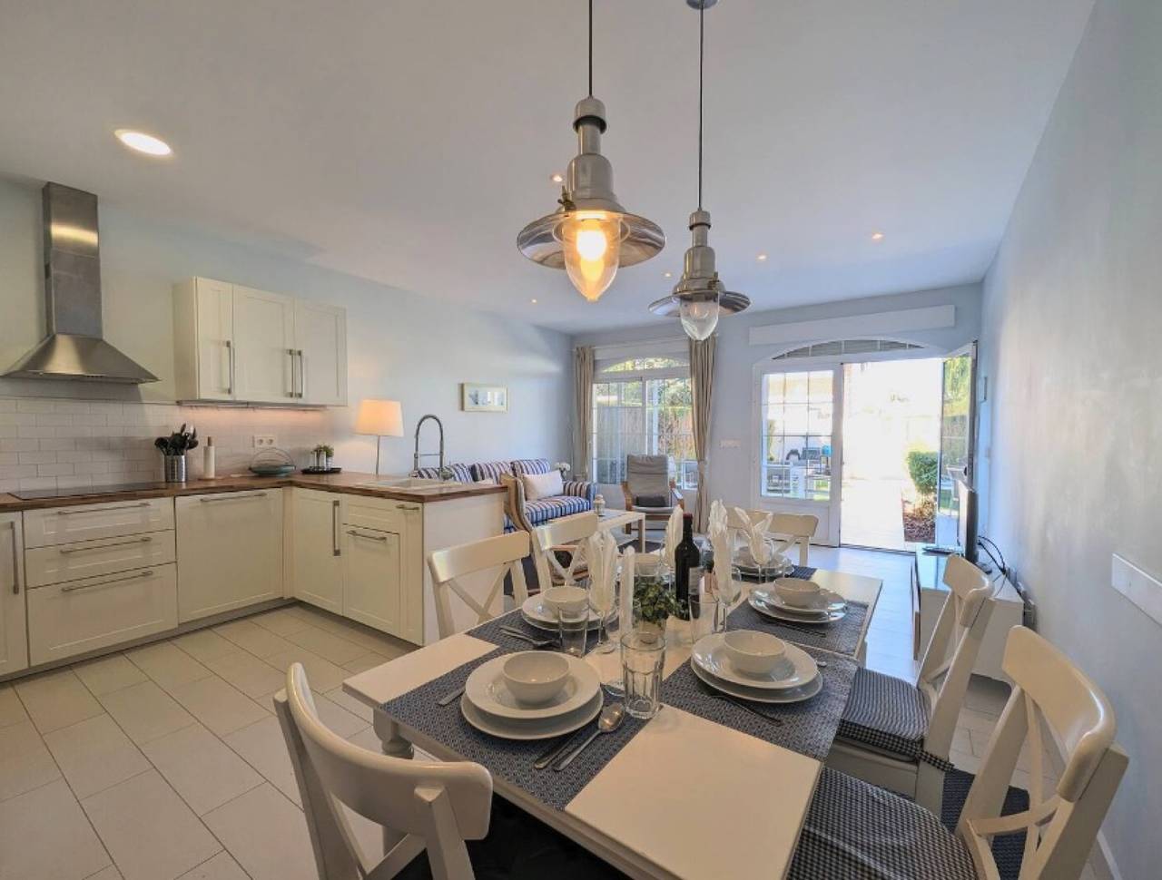 Bungalow mit Garten: Private Terrasse, Wlan und Klimaanlage in Torrevieja Centre, Torrevieja