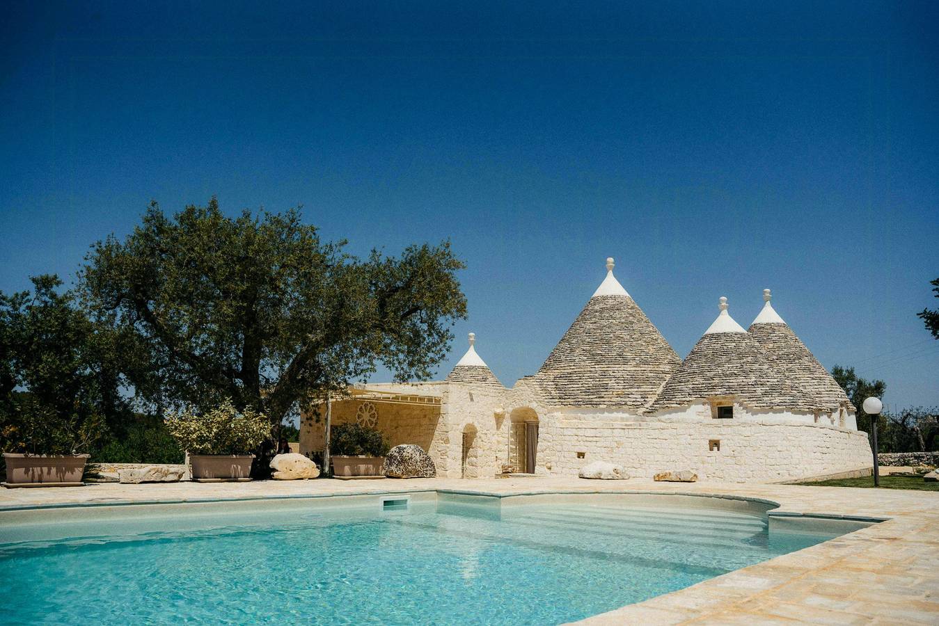 Trulli rehabilitados con piscina en el Valle de Itria in Castellana Grotte, Region de Bari