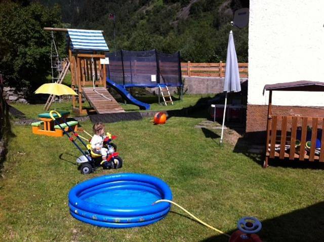 BnB für 8 Personen, mit Ausblick und Garten sowie Sauna im Stubaital - 4