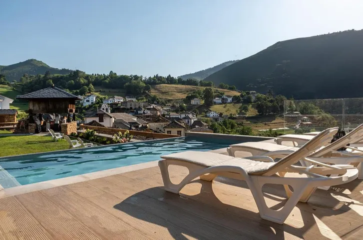 Apartmenthotel für 3 Personen, mit Pool und Ausblick sowie Garten - 1