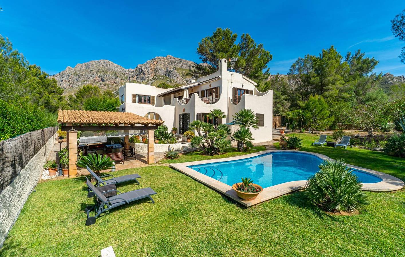 Meerblick-Paradies mit Pool, Terrasse und Grill in Betlem, Artà