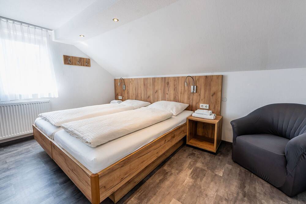 Ganze Wohnung, Apartment mit 3 Schlafräumen + Küche in Hünfeld, Rhön-Hessen
