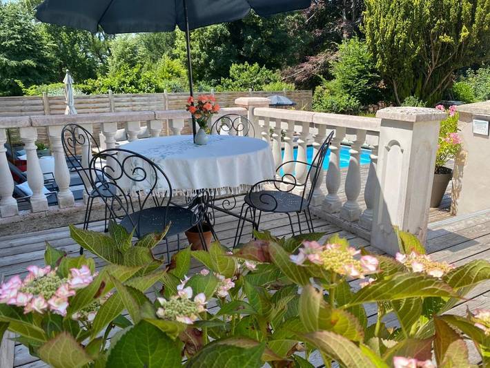 Chambre d’hôte pour 2 personnes, avec Terrasse et Jardin ainsi que Piscine et Vue