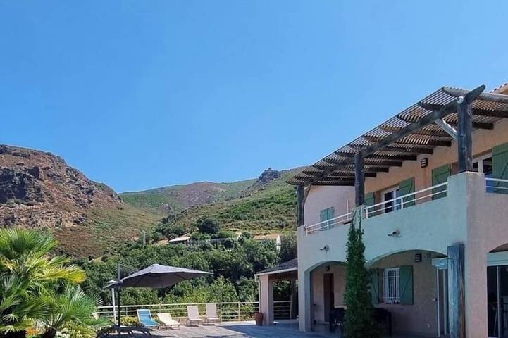 Location de vacances pour 15 personnes, avec jardin et balcon à Olmeta-di-Tuda