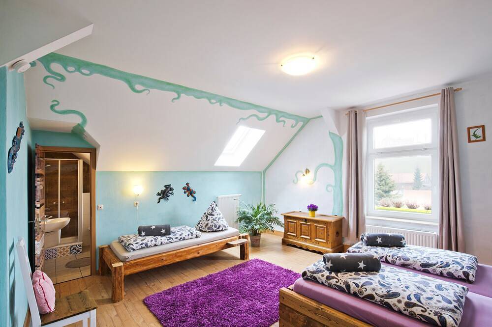Ganze Wohnung, Erfrischend kreative & geräumige Ferienwohnung \"Hochfilzen\" in Oybin, Zittauer Gebirge