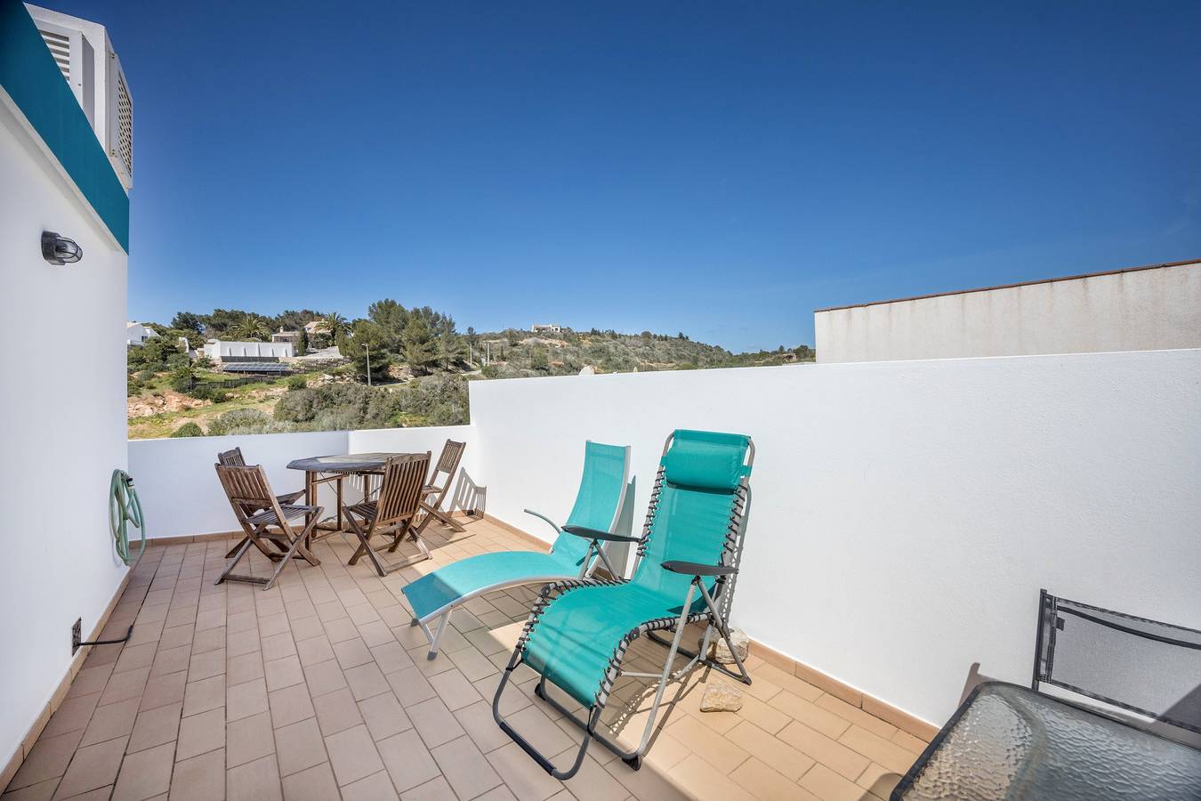 "Casa da Paz" com vista para o mar, terraços privados e Wi-Fi in Salema, Parque Natural do Sudoeste Alentejano e Costa Vicentina