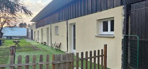 Gîte pour 2 personnes, avec jardin ainsi que terrasse et vue à Parigné-l'Évêque